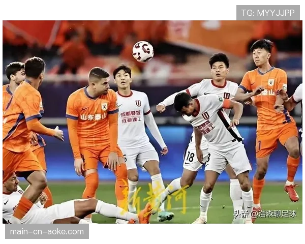 成都蓉城绝平山东泰山，费利佩头球拯救球队